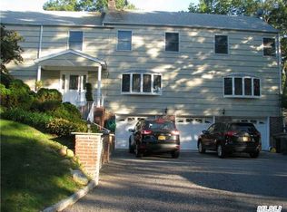 46 Melrose Rd, Dix Hills, NY 11746