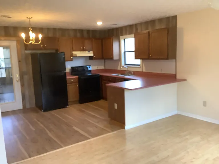 624 Pinemont Dr — Photo 3