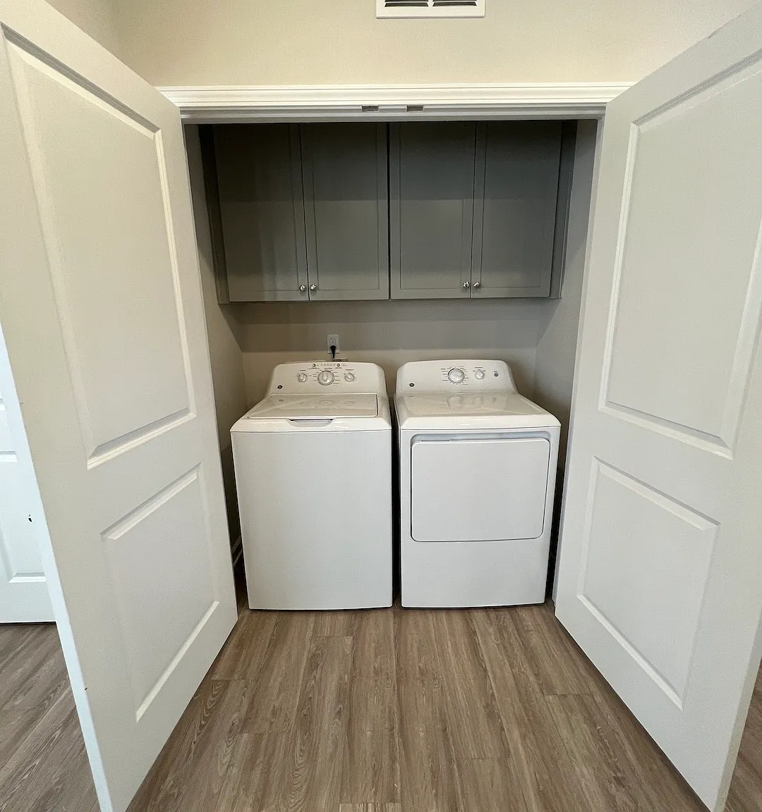 2 bed, 2.5 bath, 1200 sqft, $1,600 — Photo 2