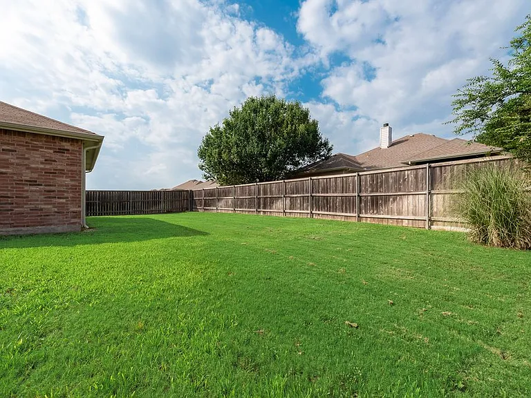 1004 Trickham Dr — Photo 6