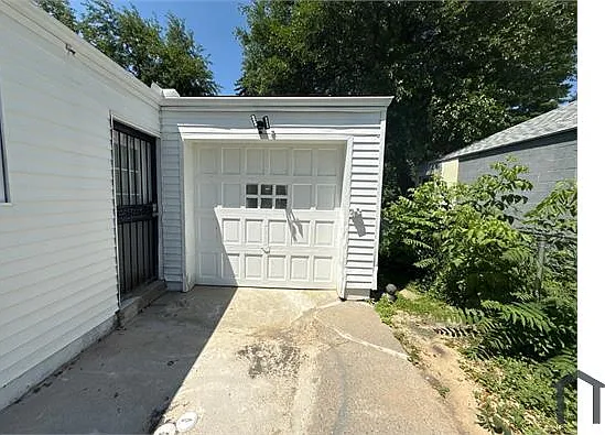 15519 Plainview Ave — Photo 9