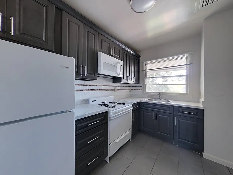2412 Ellsworth St. — Photo 10