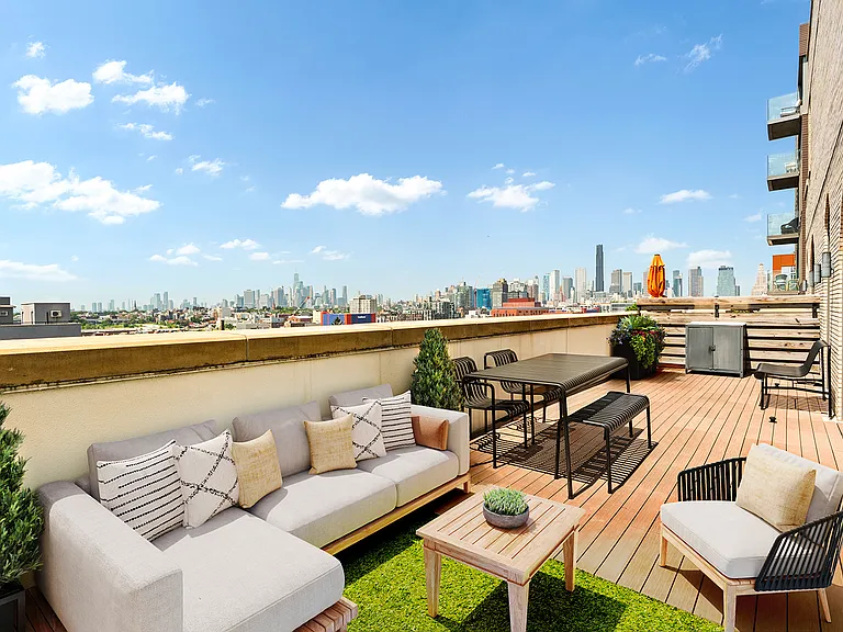 229 9th St #Penthouse 8A — Photo 4