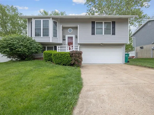 5864 Parkside Pl, Imperial, MO 63052