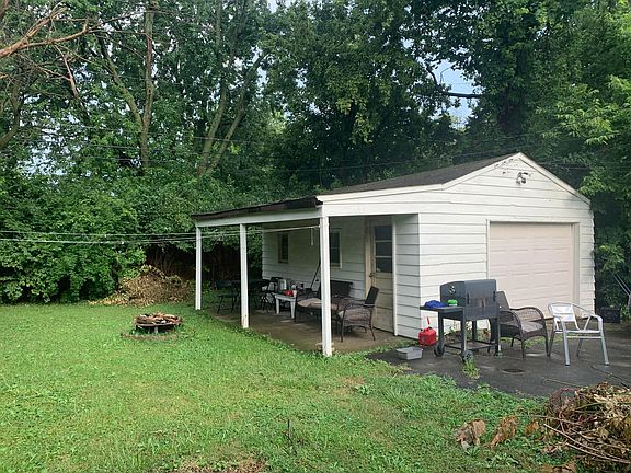 2nd image of 1884 Somerset Ct E
