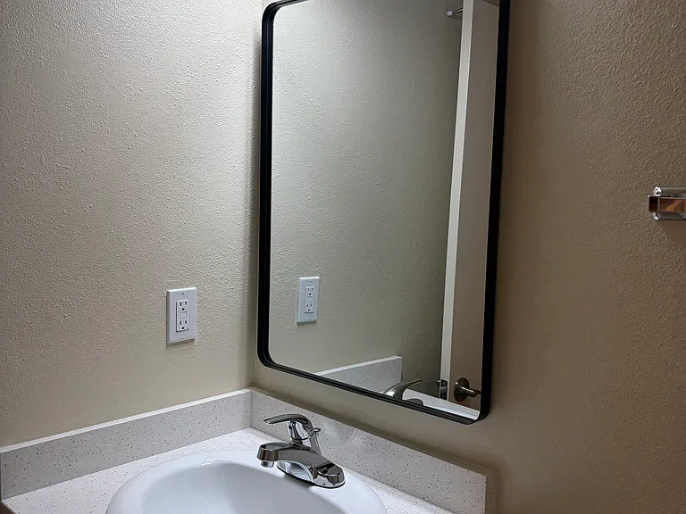 331 W Stocker St #10 — Photo 15