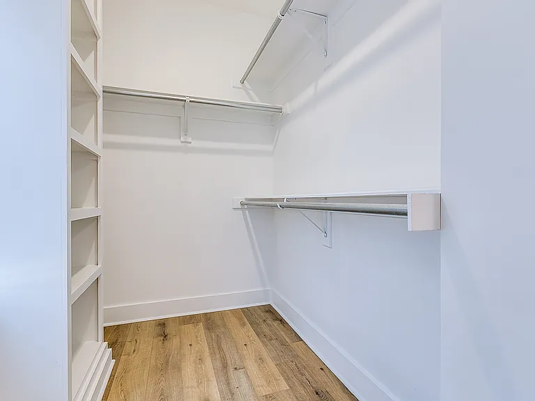 1045 Holiday Dr — Photo 25