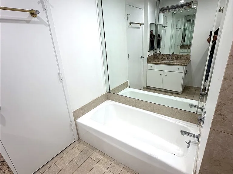 2160 Century Park E #1101 — Photo 27