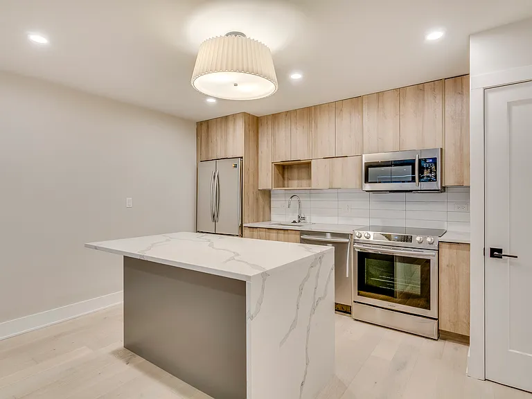 1955 N Lincoln Ave #1A — Photo 12