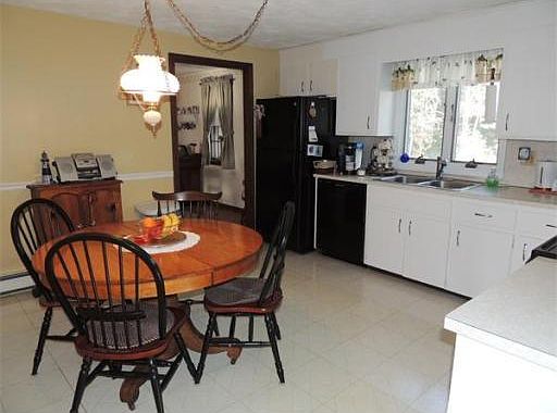 3rd image of 26 Edgewater Dr