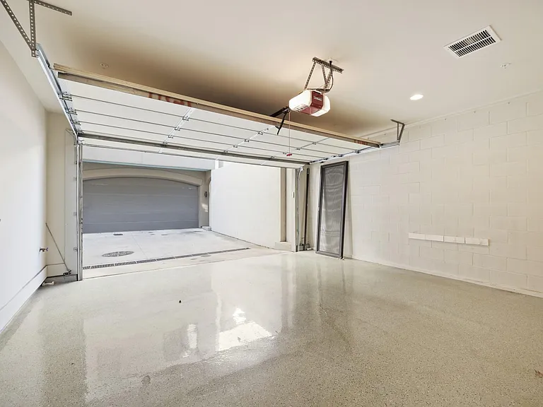 206 E Live Oak St #C — Photo 25