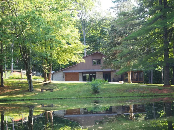 5878 W Lost Branch Rd, Nashville, IN 47448