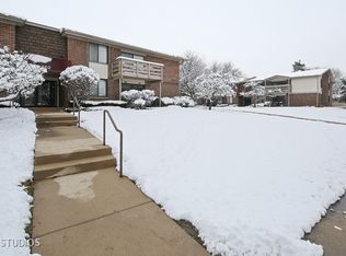 462 Raintree Dr, Glen Ellyn, IL 60137