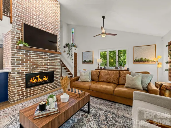 16 Cedarwood Dr, Asheville, NC 28803
