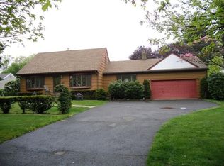 1394 Huntington Rd, Stratford, CT 06614