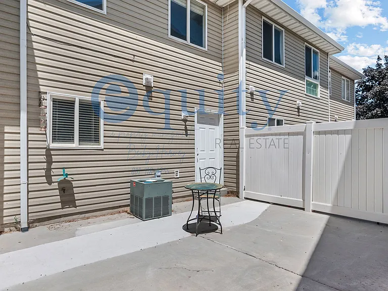 703 Ry Ln — Photo 16
