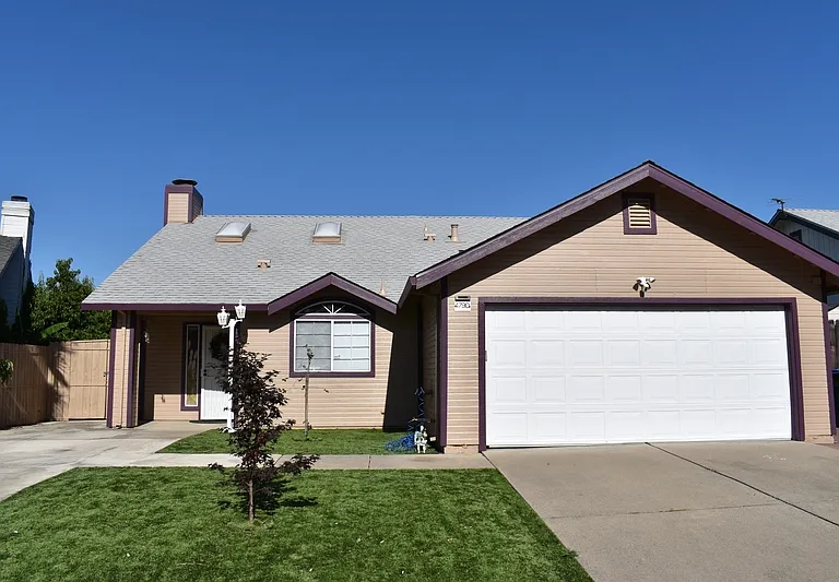4790 Winona Way — Photo 1