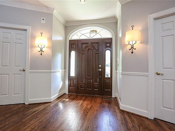 5th image of 7950 Oak Brook Cir