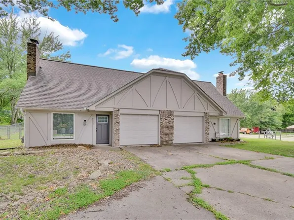 406 NE Independence Ave, Lees Summit, MO 64063