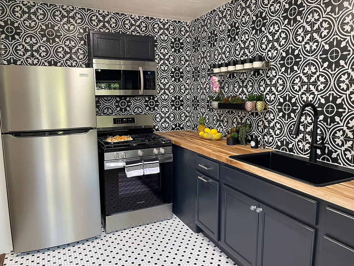 Building Photo - 427 E Olmos Dr #C