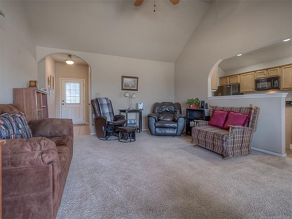 4th image of 6033 S 30th Ave W