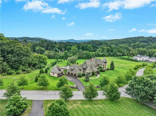 2214 N Melrose Ln, Bethlehem, PA 18015
