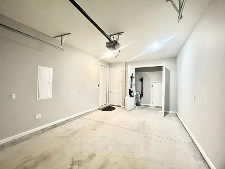213 Allen St — Photo 12