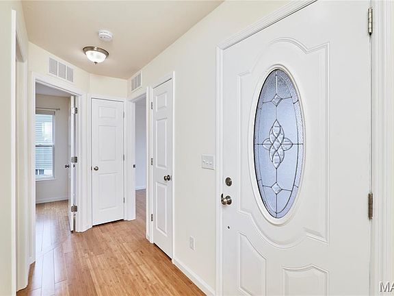 5th image of 70 Round Table Ct