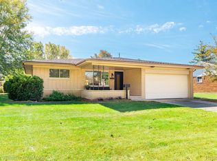 11308 Canterbury Dr, Sterling Heights, MI 48312