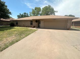 905 Windsor Dr, Altus, OK 73521