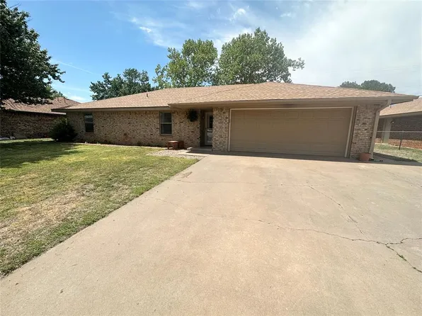 905 Windsor Dr, Altus, OK 73521