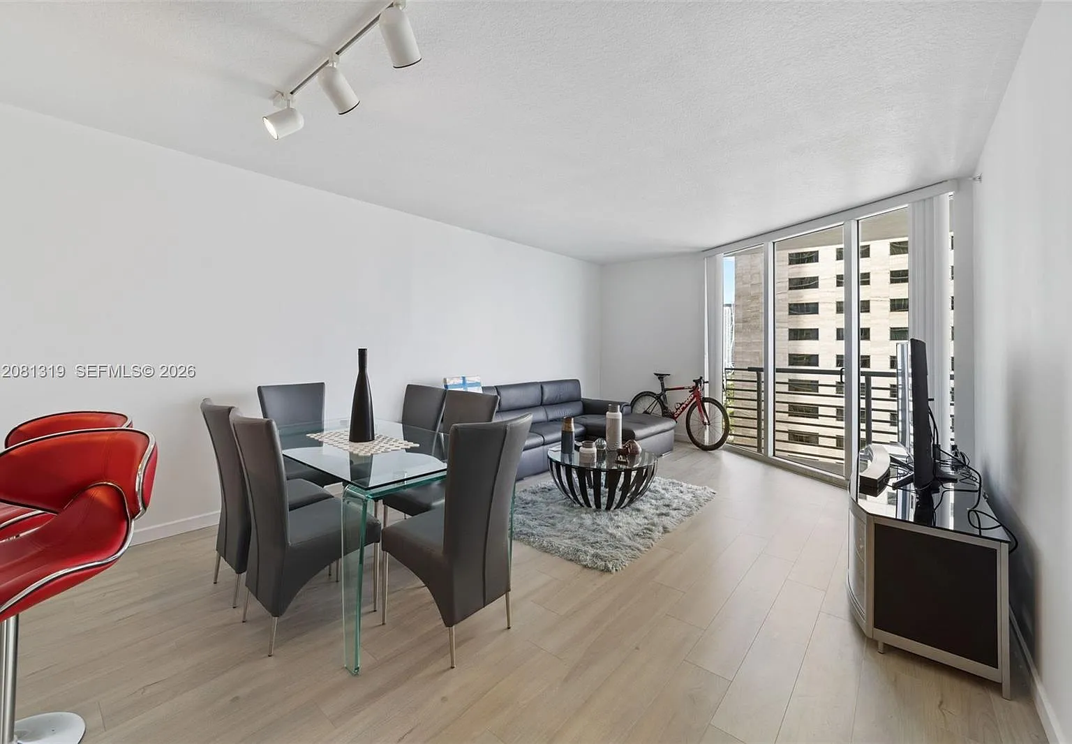 One Miami East Condo — Photo 4