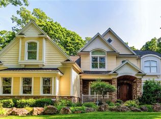 16 Beechbrook Ln, Rochester, NY 14625