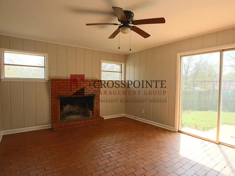 1712 Redbud Ave — Photo 5