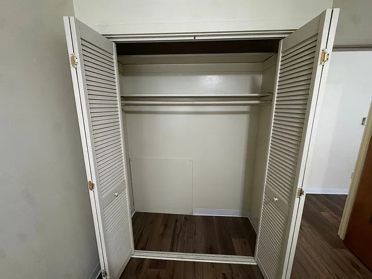 Avante Apartments - Charming, Centrally Located Building with Off Street Parking! — Photo 8
