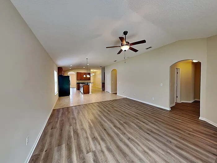 4 bed, 2.0 bath, 2080 sqft, $2,195 — Photo 3