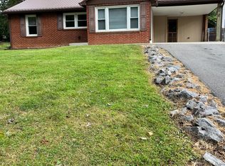 16 Pinedale Rd, Candler, NC 28715