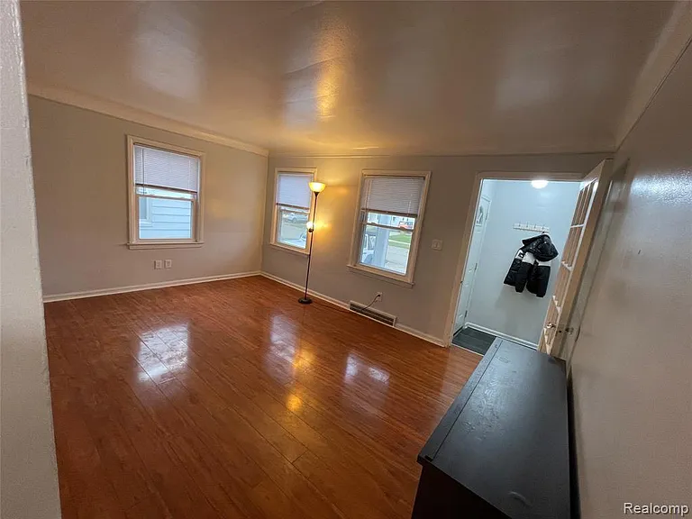 7280 Huron St — Photo 2