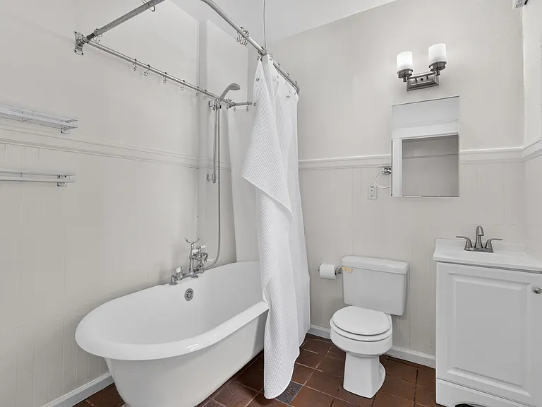 2810 Derby St #4 — Photo 9