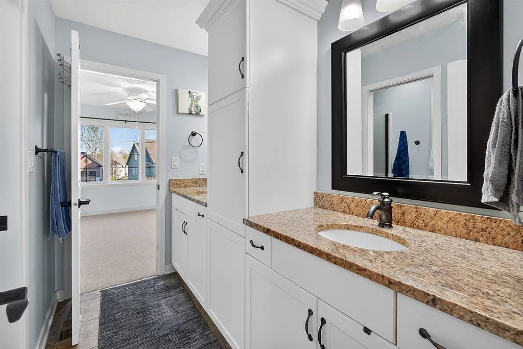 6 bed, 4726 sqft, $6,500 — Photo 3