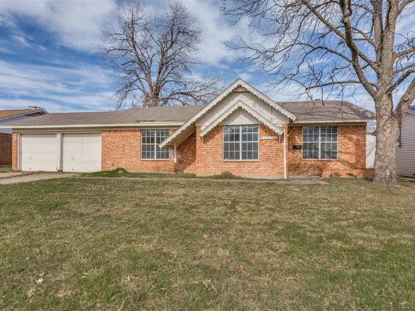 1036 Angela Ct, Everman, TX 76140