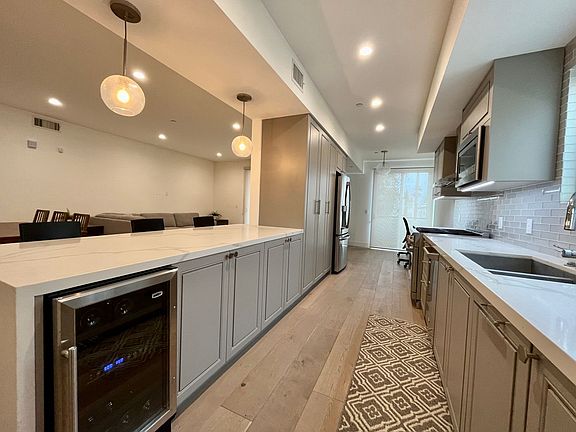 5th image of 1553 Armacost Ave APT 201