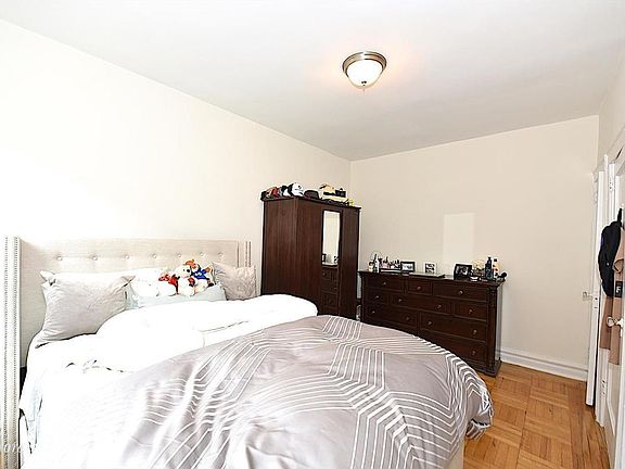 4th image of 3406 32nd St APT 3A