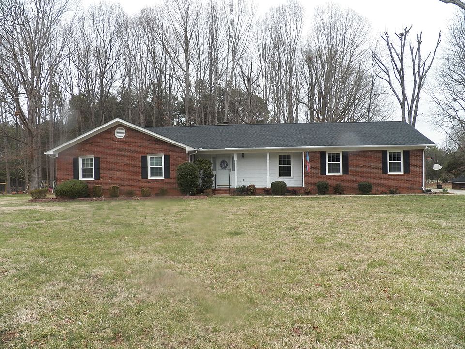 IMMACULATE & MOVE-IN READY
