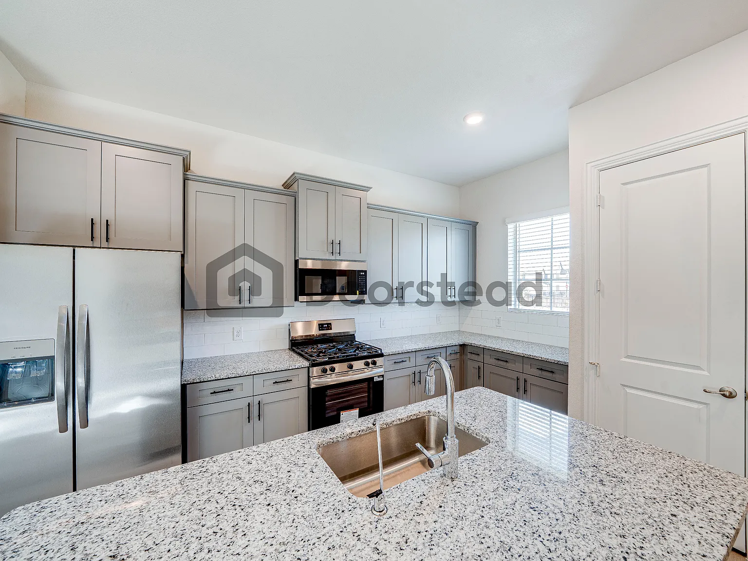5 bed, 3.5 bath, 2137 sqft, $3,410 — Photo 3