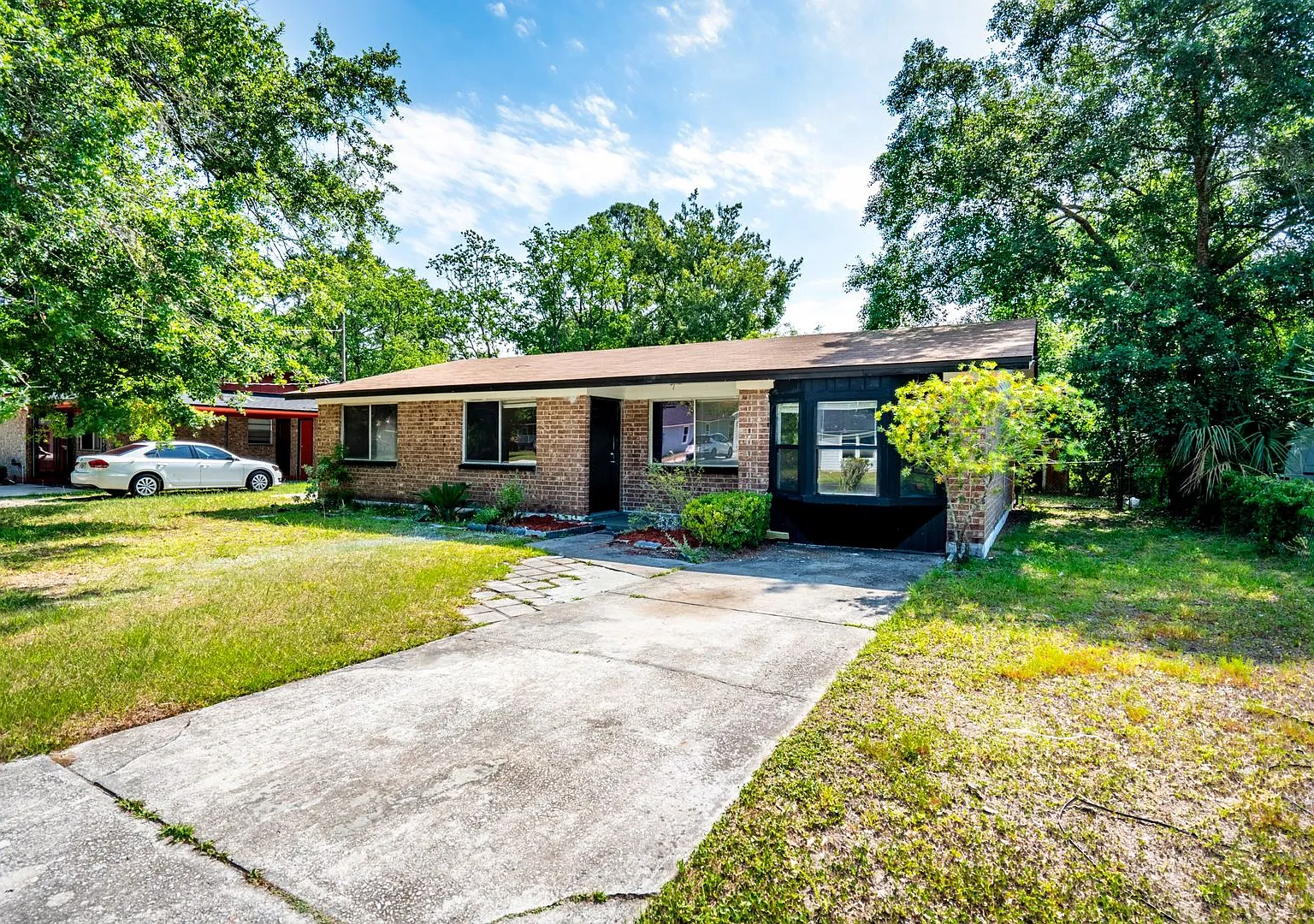 Timuquana 3BR/2BA Solid Brick Home w/ Flex Space & Private Yard — Photo 4