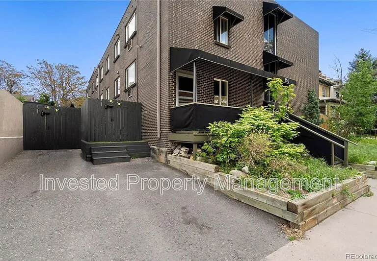656 N Logan St #8 — Photo 2