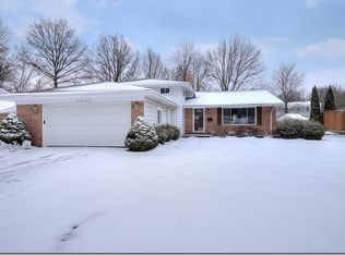 26643 Fairfax Ln, North Olmsted, OH