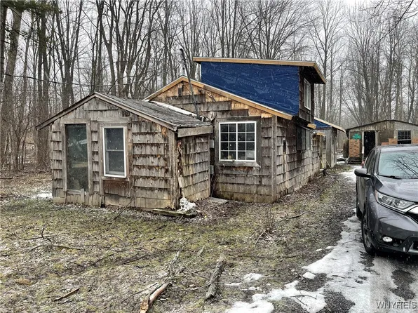 6352 Roberts St, East Syracuse, NY 13057