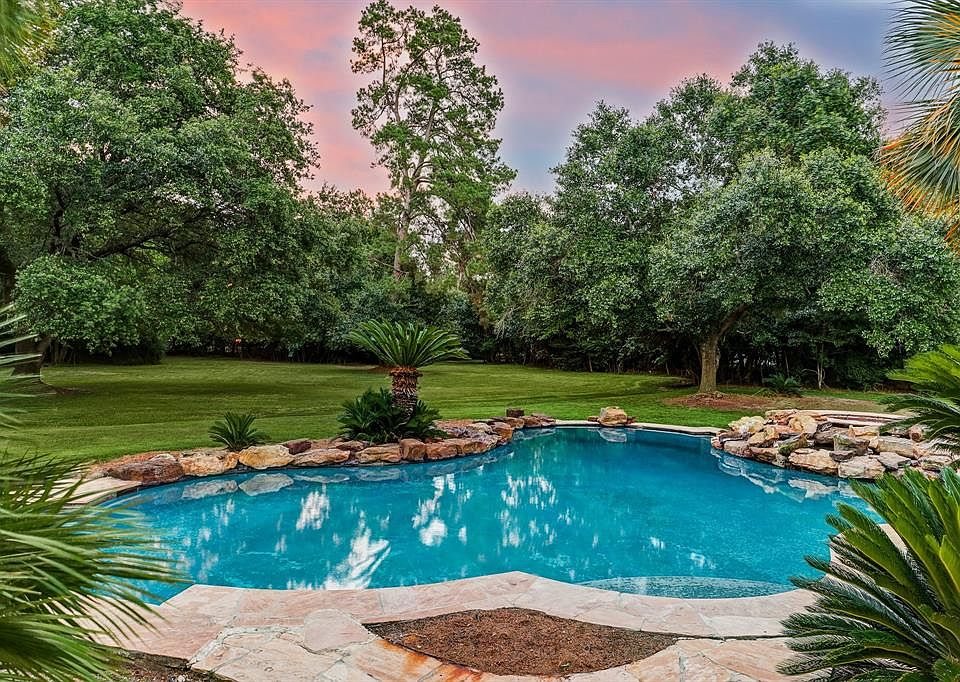 1st image of 43 Rollingwood Dr